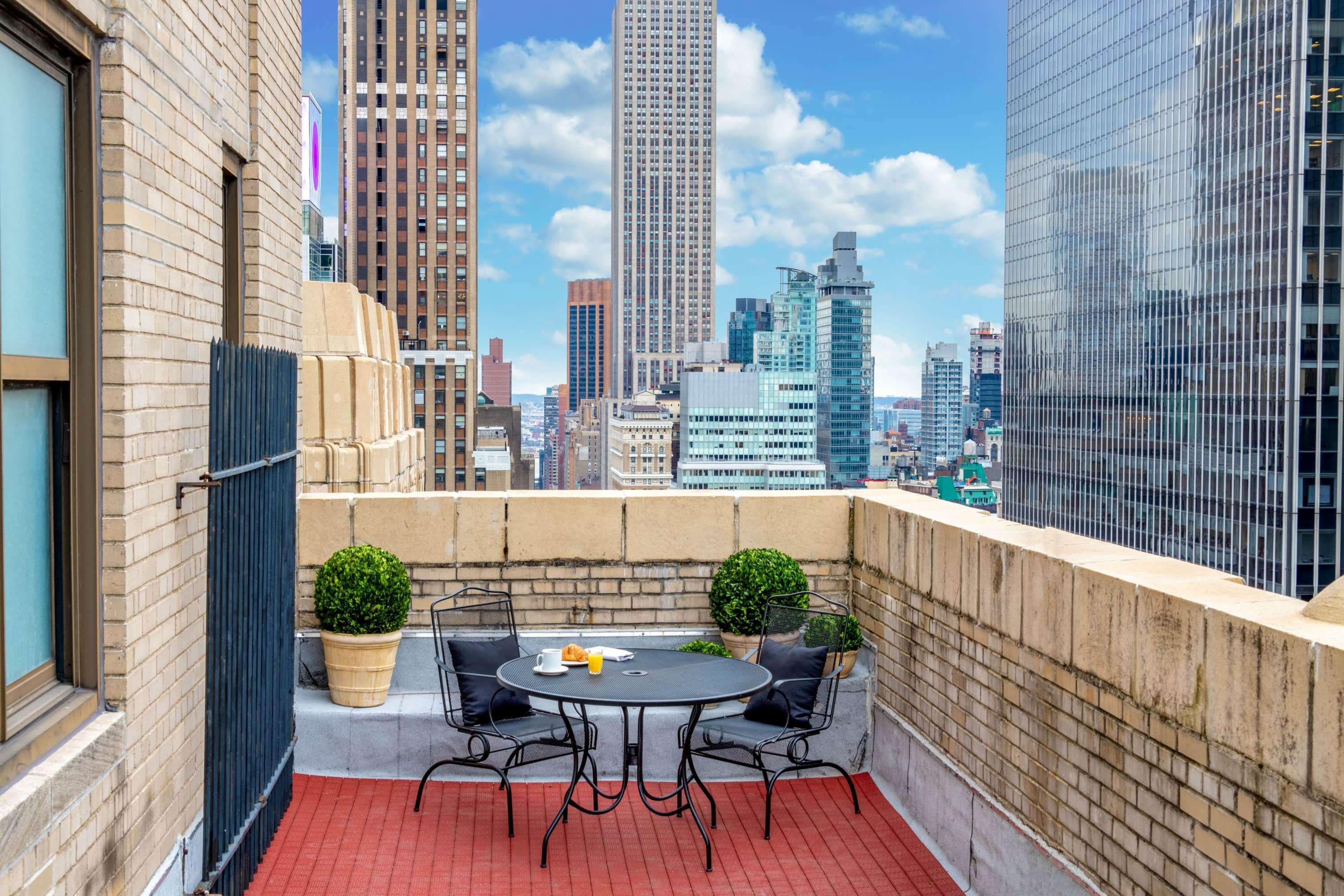 The New Yorker Hotel Esterno foto "The view from the rooftop of the 15th floor of the Trump Tower in Manhattan."
