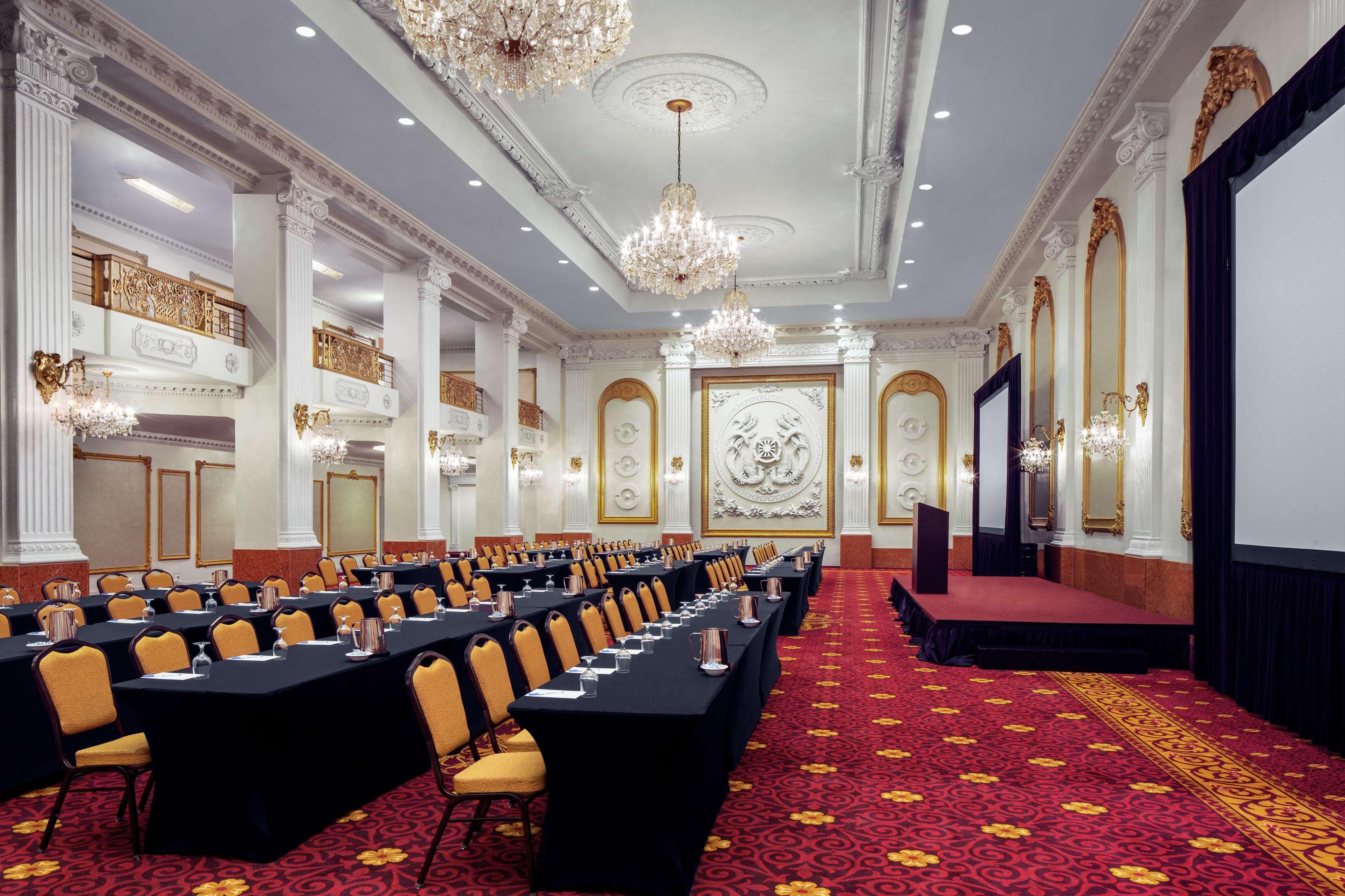 The New Yorker Hotel Esterno foto The ballroom of the hotel