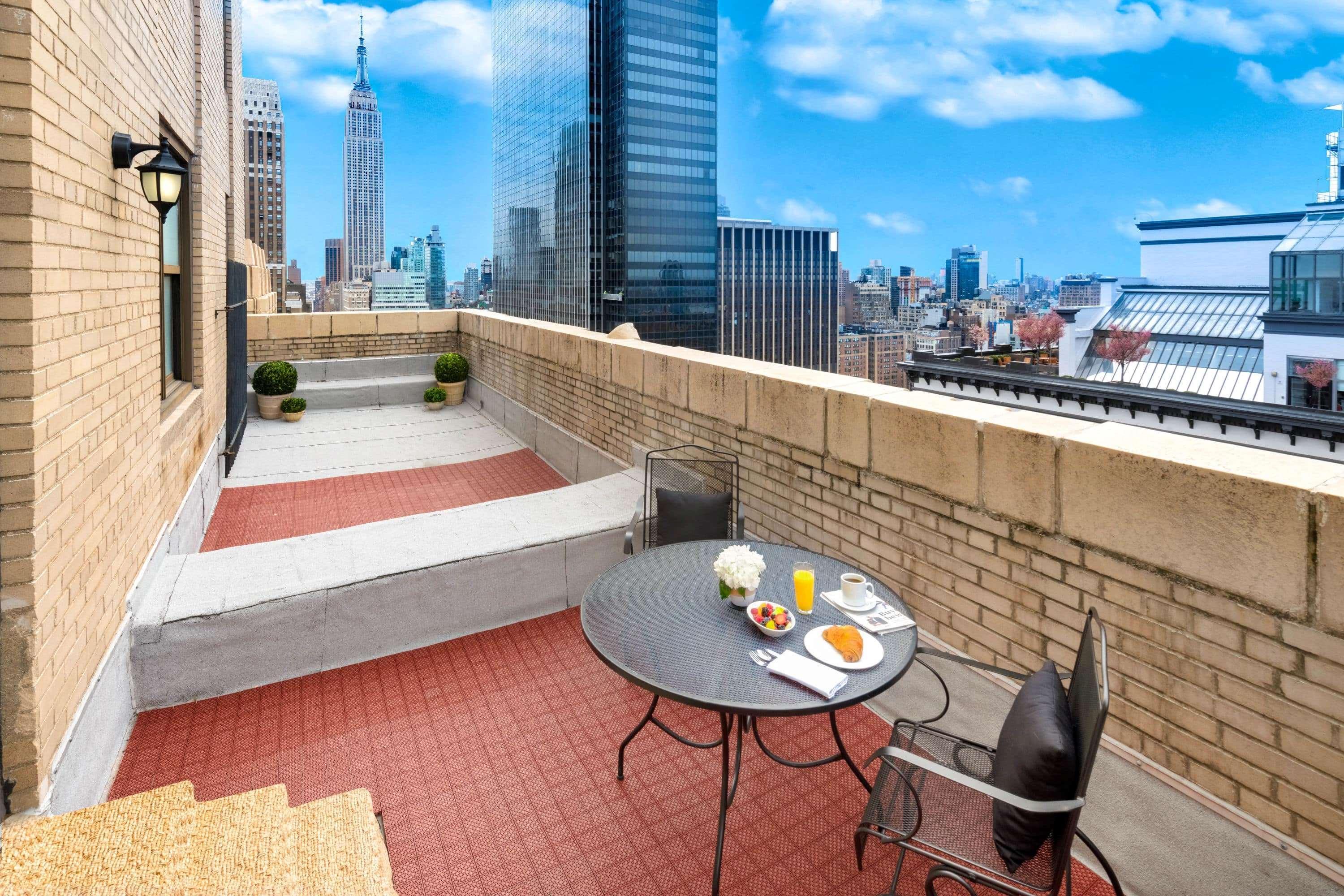 The New Yorker Hotel Esterno foto "The view from the rooftop of the 30th floor of the Trump Tower is spectacular."