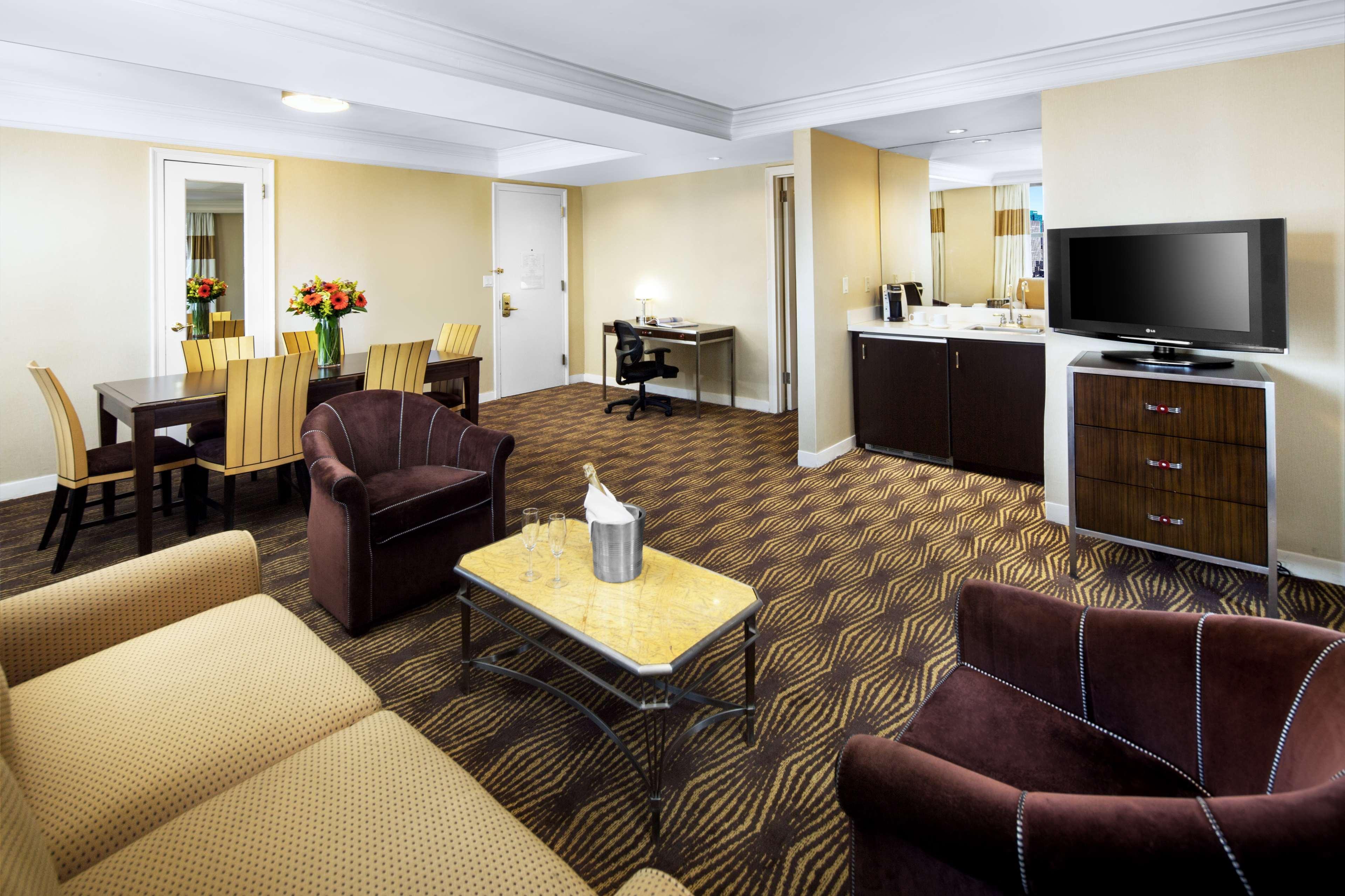 The New Yorker Hotel Esterno foto A suite at the Ritz-Carlton, San Francisco
