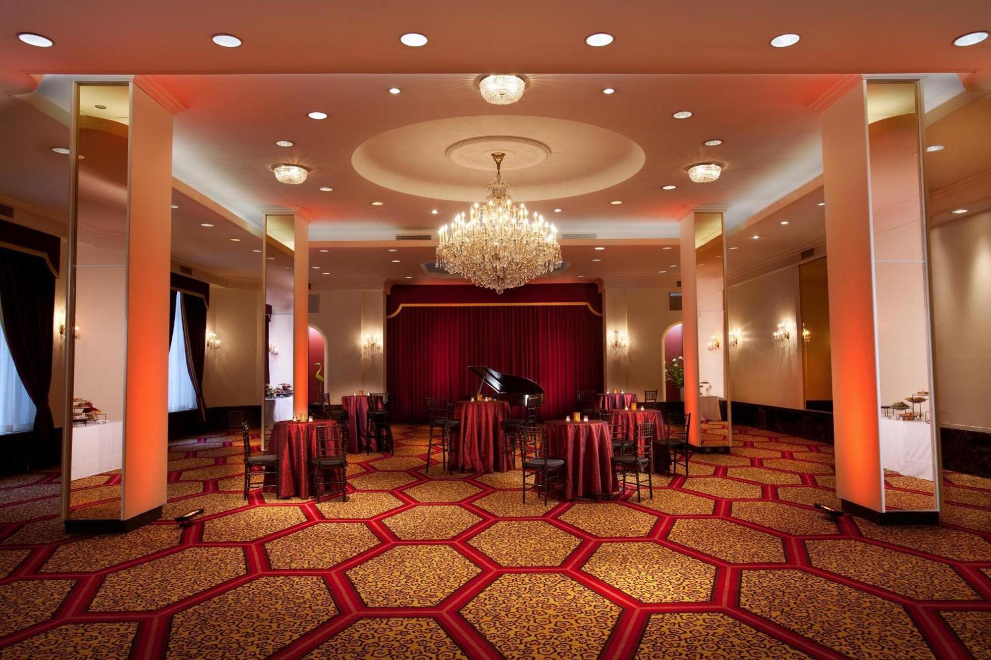 The New Yorker Hotel Esterno foto The ballroom at the Ritz