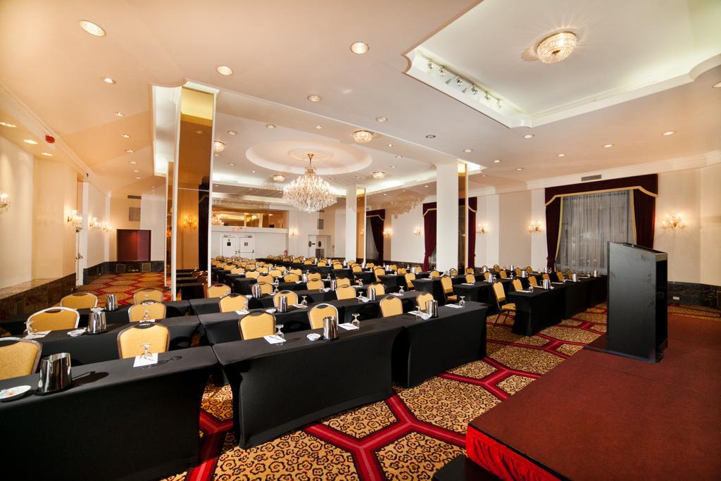 The New Yorker Hotel Esterno foto The ballroom of the hotel