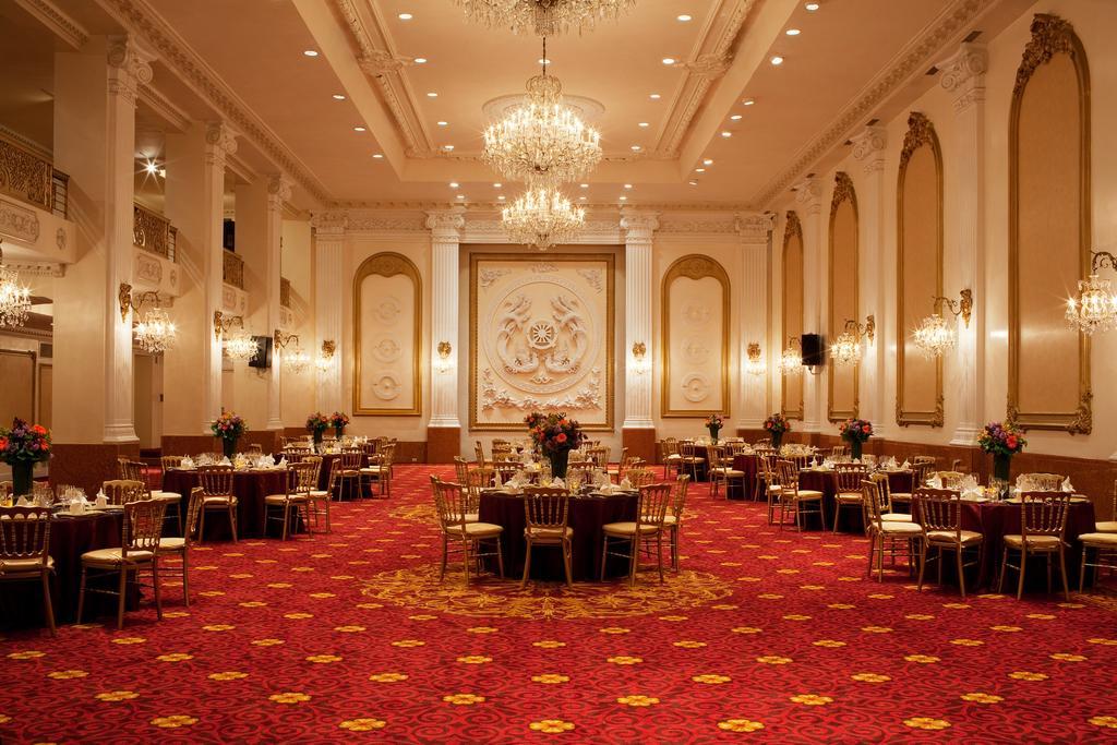 The New Yorker Hotel Esterno foto The ballroom of the hotel
